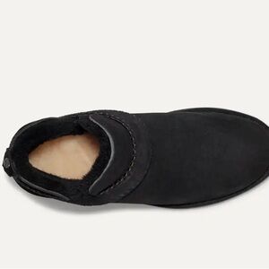 Women’s black McKay Ugg boots